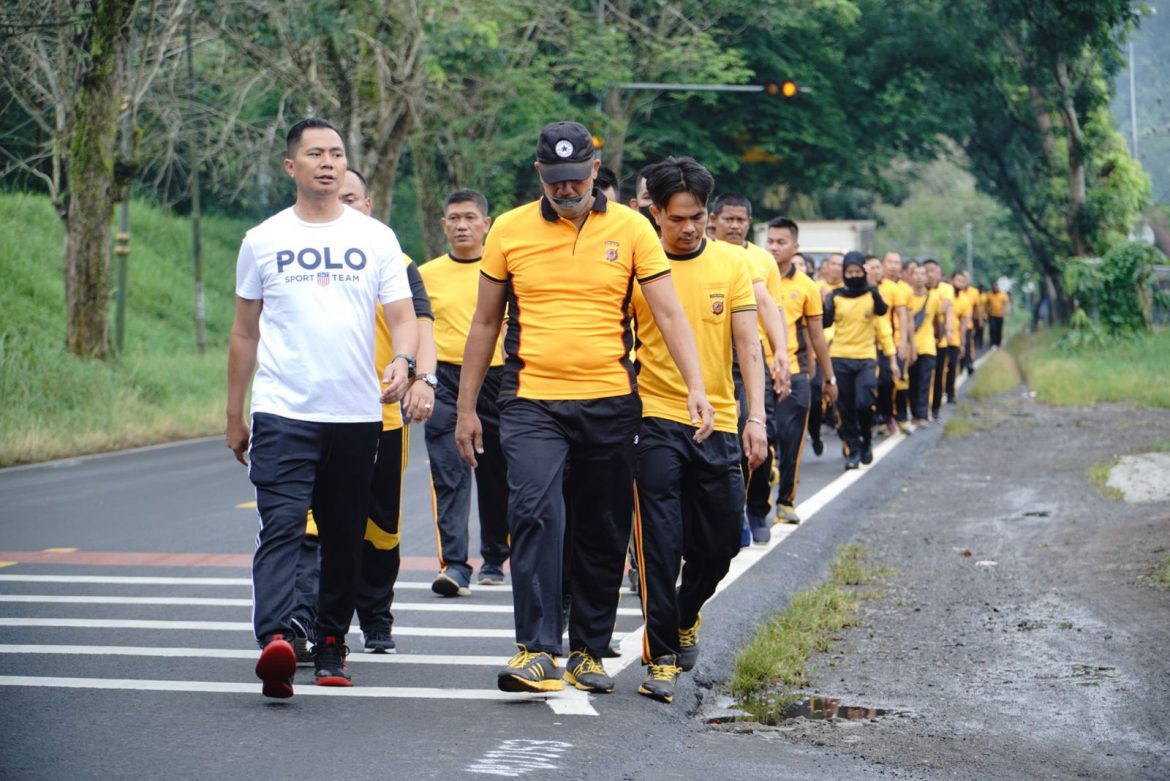 Hari Pertama Masa Tugas, Kapolres Banjar Olahraga Bersama Dengan Personel