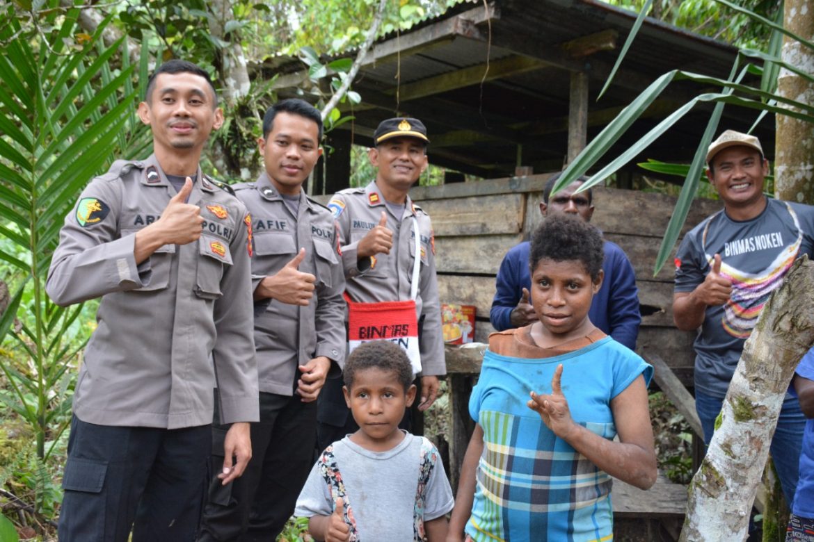 Cek Kandang Babi Milik Jhon Tsunme, Wujud Berkesinambungan Program Kasuari Satgasres Binmas Noken ODC-2022