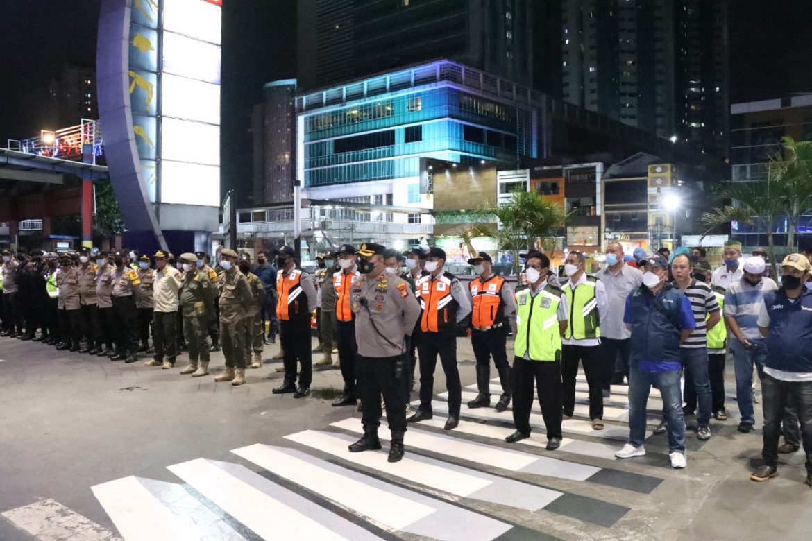 Polres Metro Jakarta Barat Bersama Dengan 3 Pilar Melaksanakan Patroli Cipta Kondisi Skala Besar
