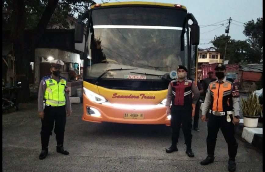 Delapan unit bus Antar Kota Antar Provinsi (AKAP) di Stop Operasikan Sementara Oleh Tim Operasi Lintas Jaya Sudishub Jakarta Barat