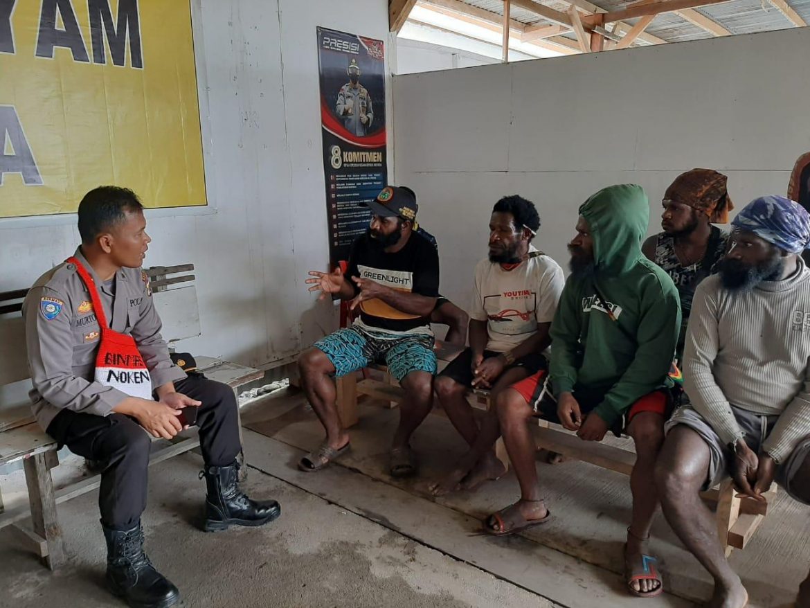 Gelar program Koteka, Satgasres Binmas Operasi Damai Cartenz sambangi Penggerak Pemuda Gereja Kingmi