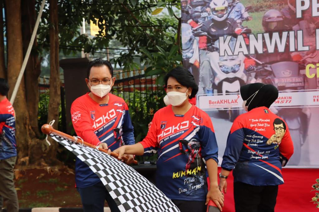 Peduli Desa Terpencil, Kanwil Kemenkumham DKI Jakarta Gelar Touring dan Bakti Sosial
