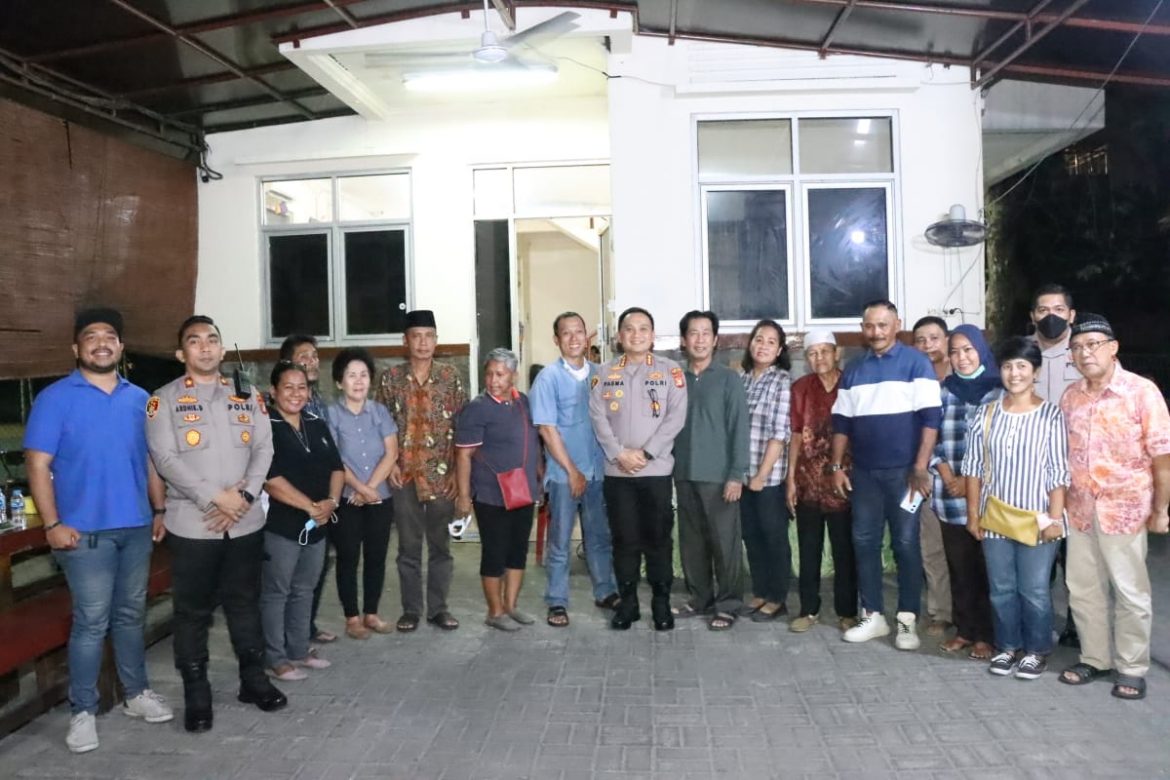 Kapolres Metro Kombes Pol Pasma Royce Bersama Warga komplek Permata kedaung kaliangke Cengkareng Jakarta Barat Belakukan kegiatan Ngopi Bareng
