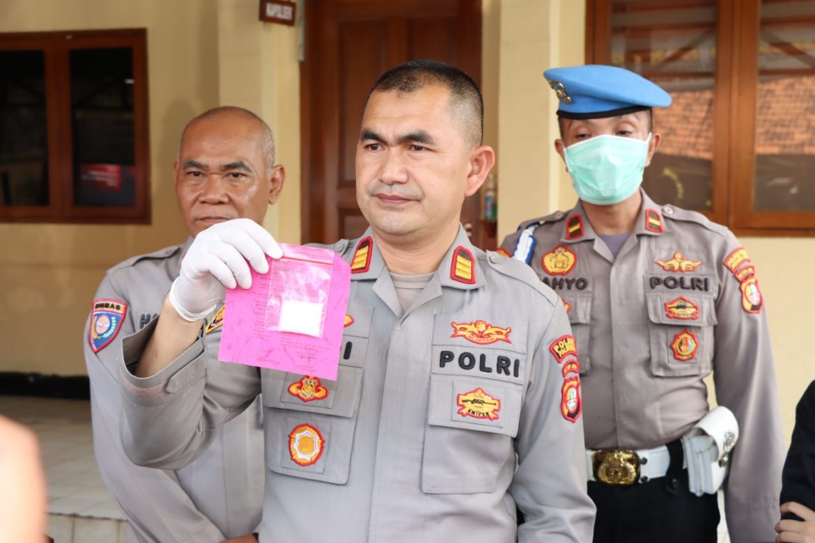Polsek Palmerah Menangkap Seorang Residivis Pengedar Narkoba Yang Kerap Menjual Narkoba Dikampung Boncos Palmerah Jakarta Barat
