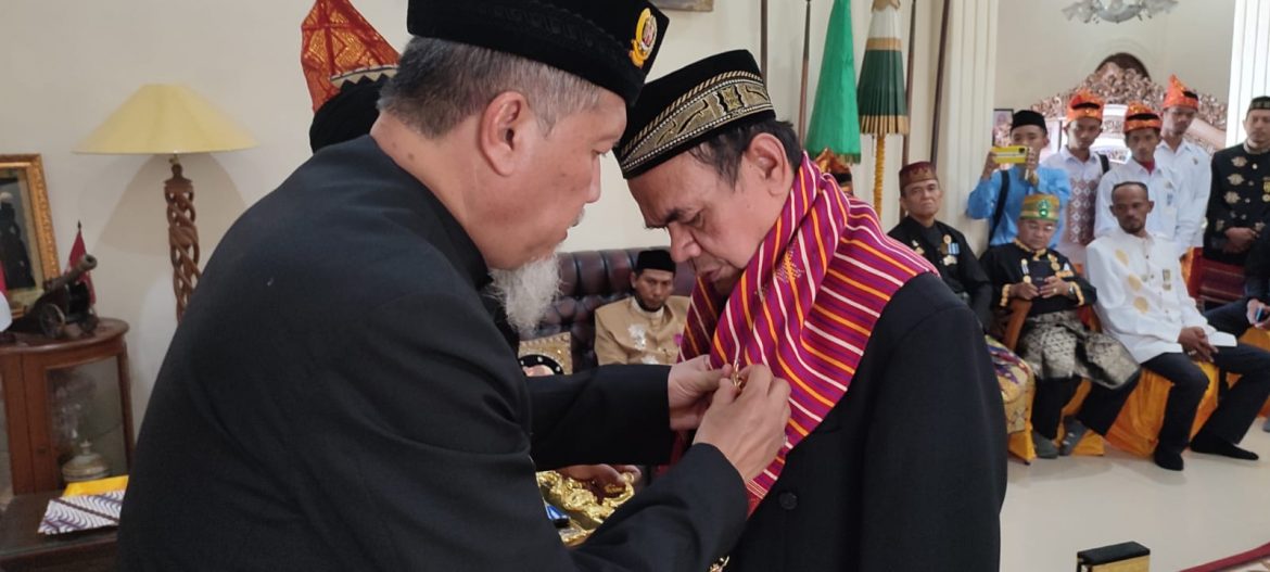 Majelis Istiadat Kerajaan Aceh Darussalam Melantik Dr. ir. M. Subur Sembiring Sebagai Raja