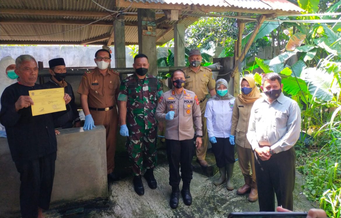 Pastikan Aman Dari Wabah PMK, Kapolres Ciamis Beserta Forkopimda Cek Hewan Kurban