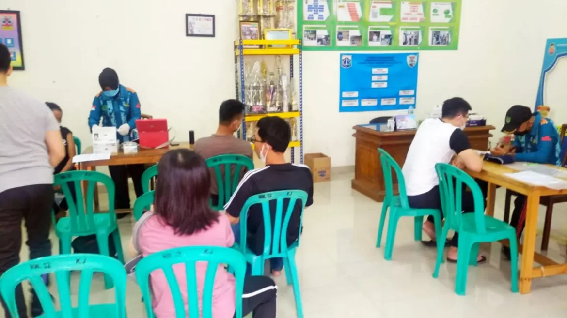 Dukung Program Pemerintah, Koramil 03/GP Gencarkan Serbuan Vaksinasi Untuk Masyarakat