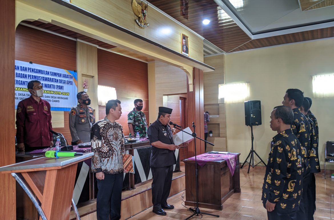 Camat Sadananya Lantik 5 Orang Anggota Badan Permusyawaratan Desa Antar Waktu Priode 2019- 2025