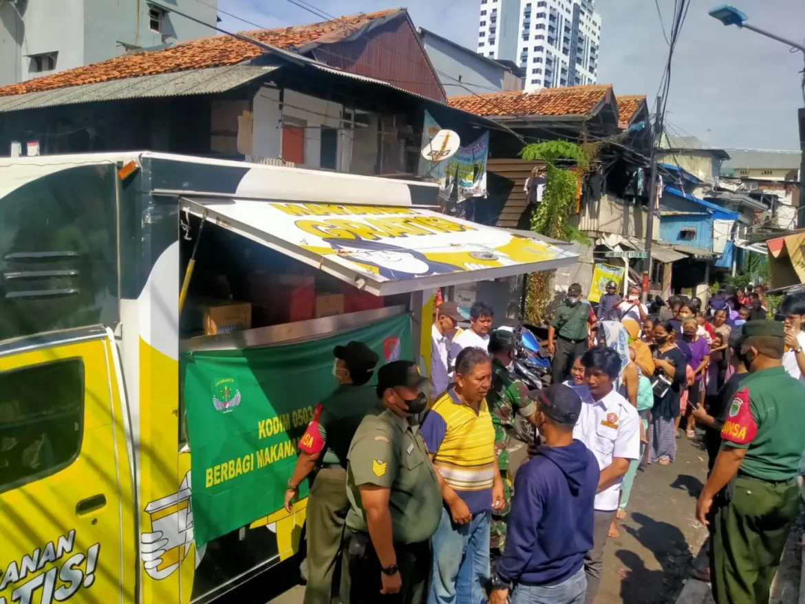 Peduli Warga Binaan, Bagi Nasi 400 Box Dan Air Mineral 400 Botol Secara Gratis