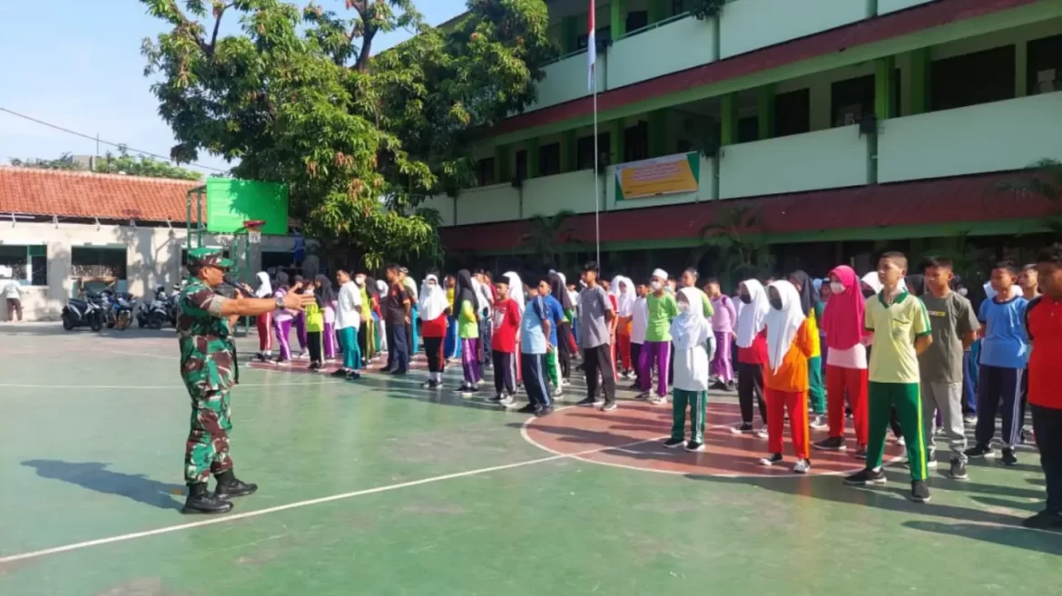 Memupuk Rasa Cinta Tanah Air, Danramil 03/GP Bekali Murid Baru MTsN 10 Jakarta Barat Dengan Wawasan Kebangsaan dan PBB