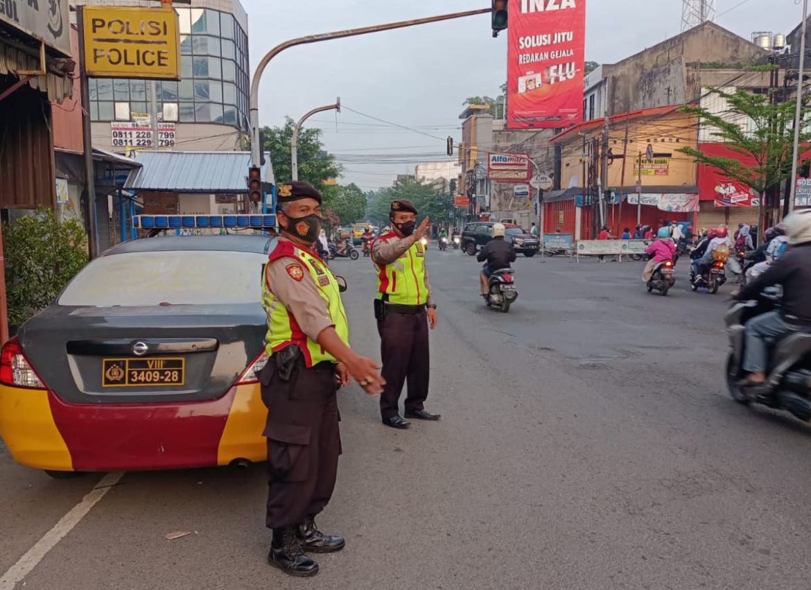 Yanmas Pagi Polsek Regol Polrestabes Bandung Antisipasi Kemacetan