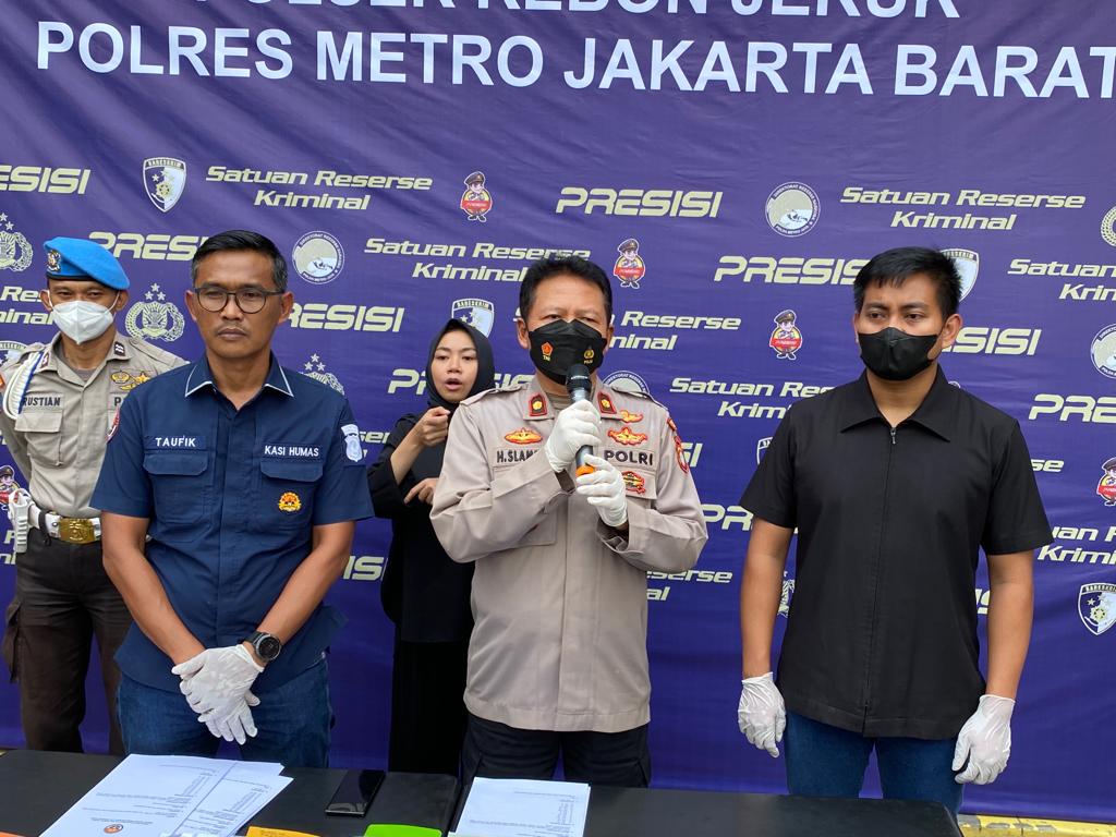 Polsek Kebon Jeruk Jakarta Barat Mengamankan Seorang Wanita Berinisial ES (31) Yang Telah Melakukan Penipuan kepada 12 korban Terkait Jual Beli Minyak Goreng