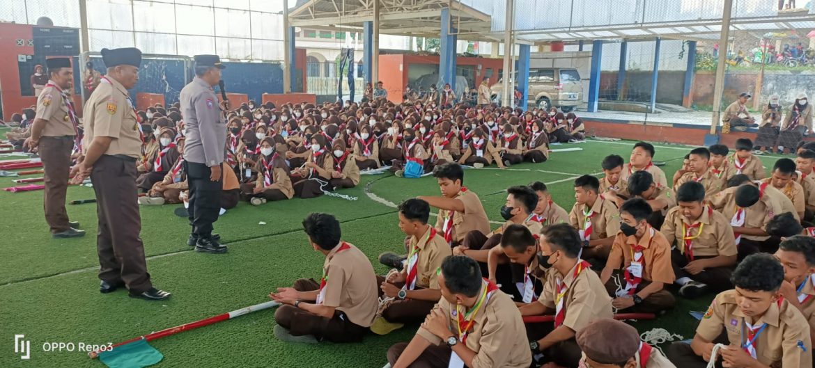 Polisi Berikan Pembinaan Dan Penyuluhan Kepada Siswa Baru SMAN 2 Kota Tasikmalaya Di Bumi Perkemahan Kiarajangkung