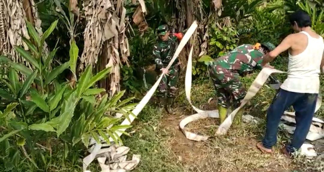 Kondisi Kemarau Dan Terjalnya Pusat Mata Air Tidak Menjadi Kendala Dansatgas Pada Proses Pengerjaan TMMD 114 Kodim 0608/Cianjur