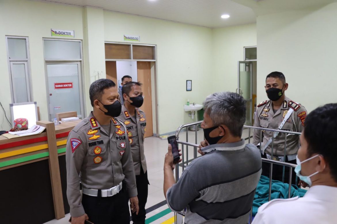 Kapolres Ciamis Dampingi Dirlantas Polda Jabar Jenguk Korban Laka lantas Di RSUD Ciamis