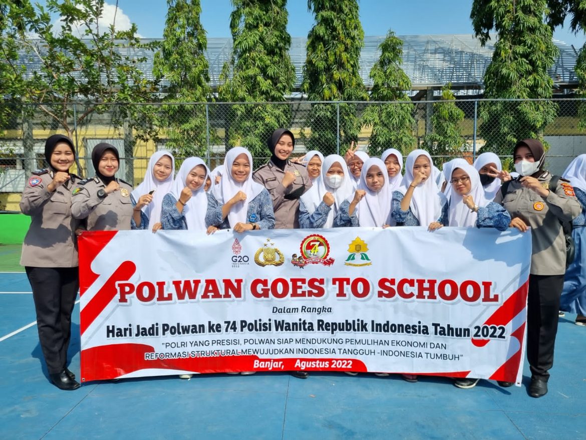 Isi Hari Jadi Polwan Ke-74, Polwan Polres Banjar Goes to School
