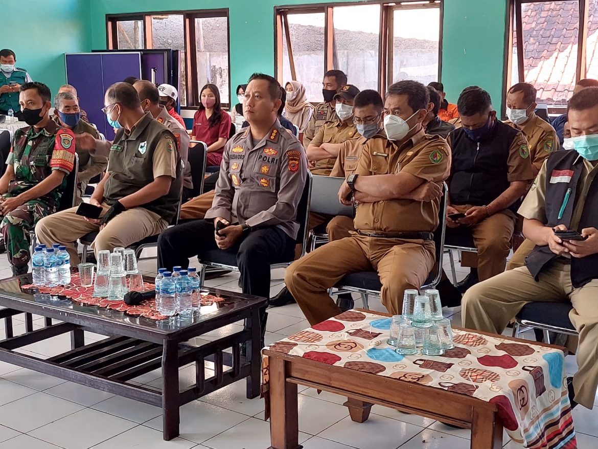 Kapolresta Bandung Bersama Tiga pilar Kecamatan Pacet Kabupaten Bandung Hadiri Giat Percepatan Vaksinasi Booster di Kecamatan Pacet