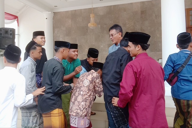 Ribuan Peserta Pawai Ta’aruf 1 Muharam 1444 H, Disambut Bupati Herdiat