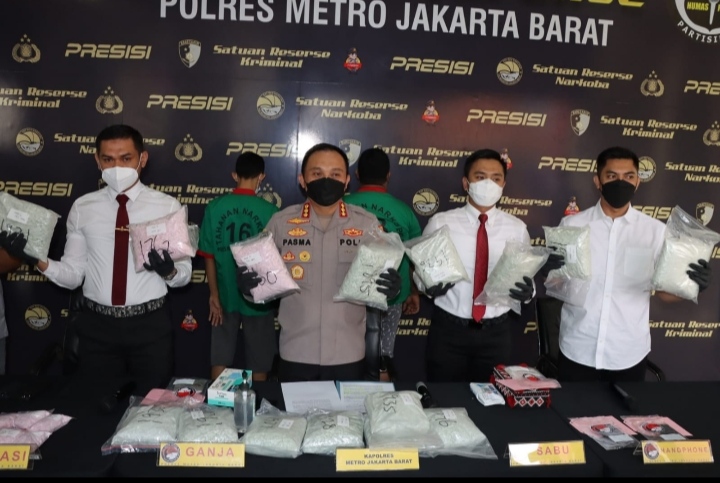Satres Narkoba Polres Metro Jakarta Barat berhasil Membongkar Jaringan Penyelundupan Ekstasi Internasional