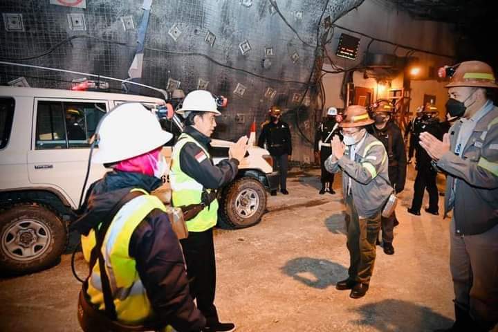 Saat Presiden Kunjungi Rumah Ibadah Bawah Tanah di Papua