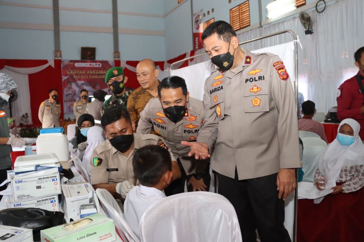 Wakapolda Jabar Tinjau Vaksinasi Covid-19 Di Kabupaten Cianjur