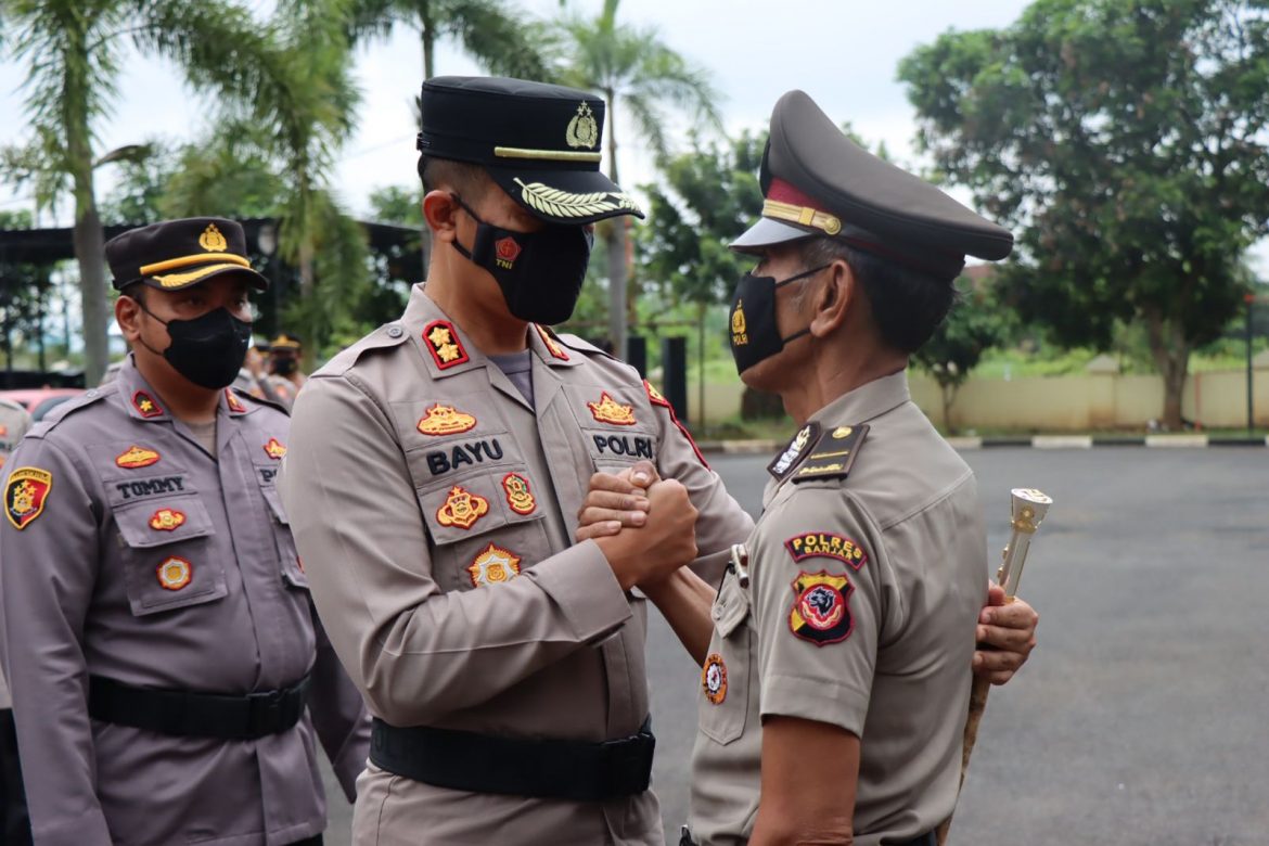 Polres Banjar Polda Jabar : Berdedikasi Tinggi, Ipda Asep B.J. Mendapat Kenaikan Pangkat Pengabdian