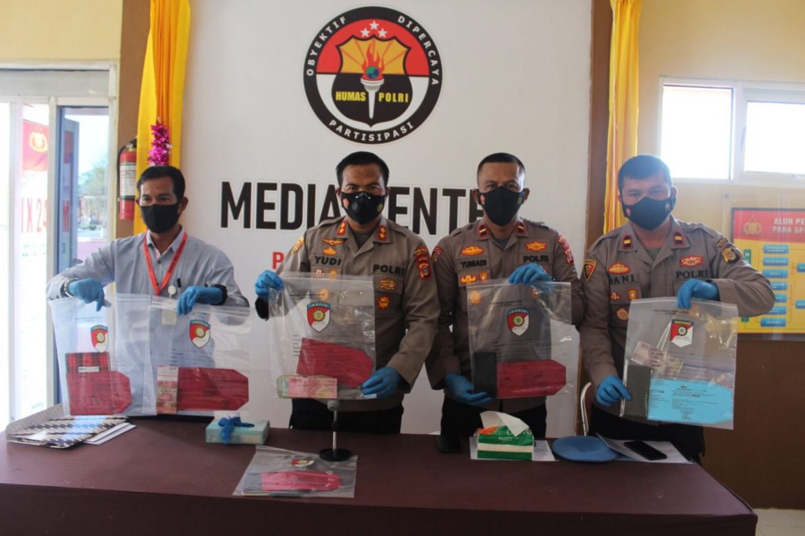 Satreskrim Polres Aceh Jaya Tangkap Tiga Pemain Judi, 69B Chip Ikut Disita