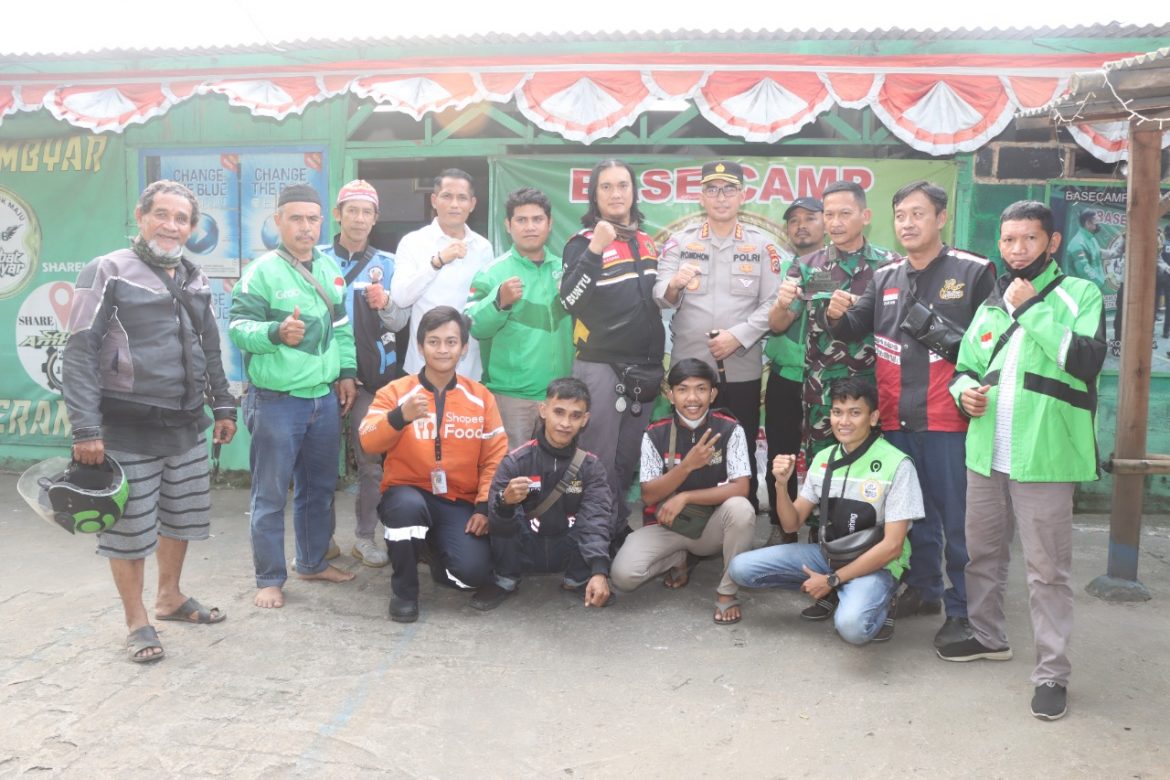 Kapolresta Tangerang Salurkan Bantuan Sosial untuk Komunitas Ojol