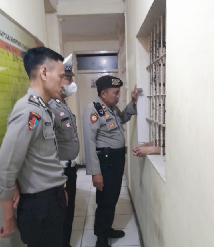 Pawas Polsek Sukasari Polrestabes Bandung Giat Pengecekan Ruang Tahanan