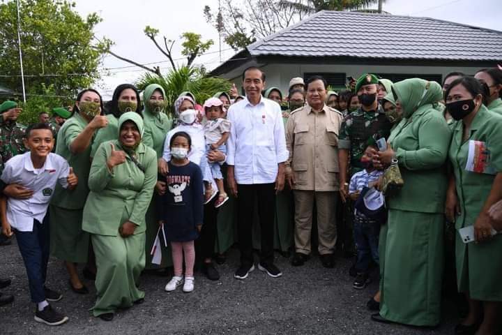 Presiden Jokowi Tinjau Penyerahan Motor di Kodim 1503/Tual