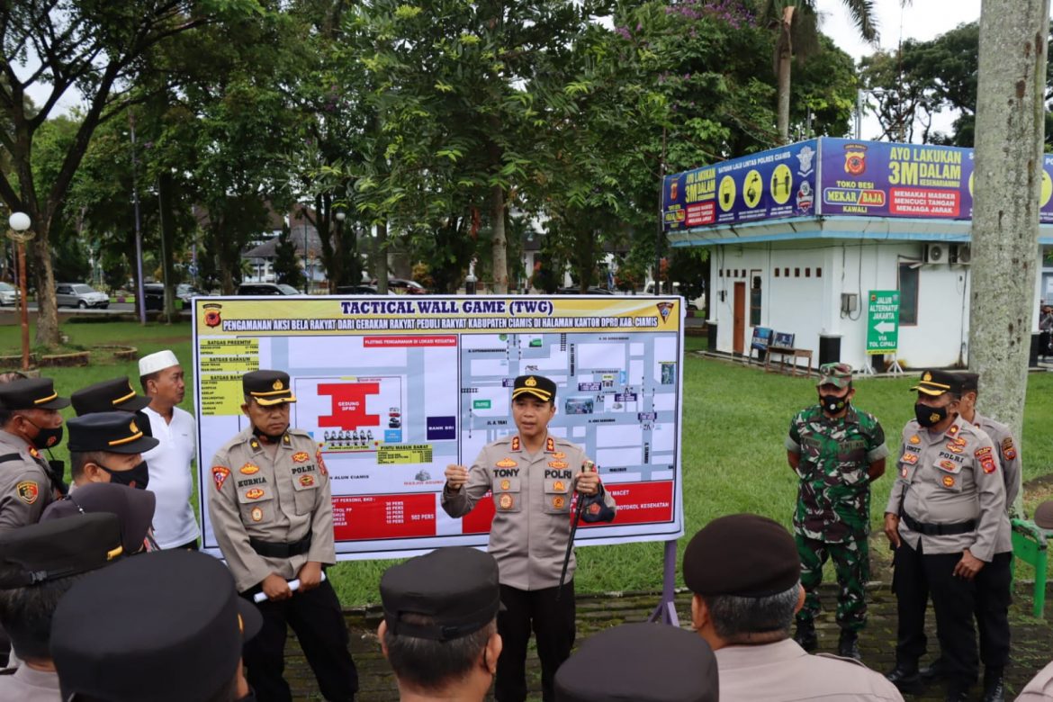 Kapolres Ciamis Pimpin Apel Kesiapan Pengamanan Aksi Unjuk Rasa Kenaikan Harga BBM