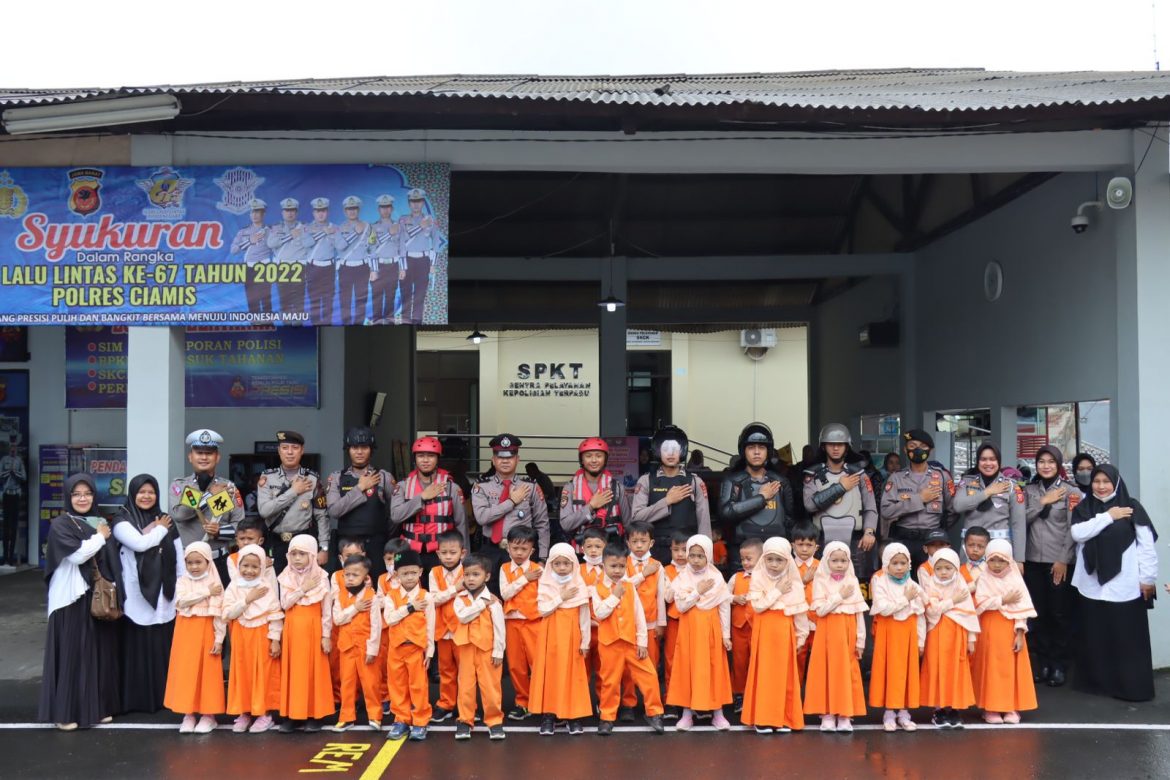 Program Polisi Sahabat Anak : Personil  Polres Ciamis Edukasi Pengenalan Fungsi dan Tugas Polri Kepada Anak TK – RA Assaadah
