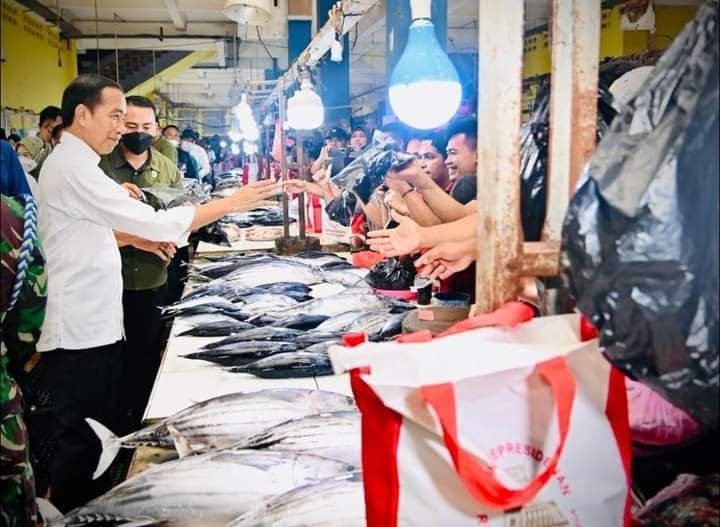 Sukacitanya Para Pedagang Sambut Kedatangan Presiden di Pasar Bahari Berkesan