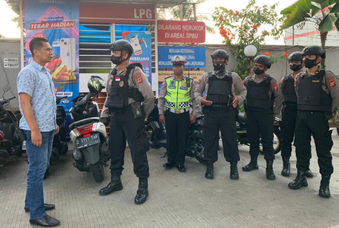 Secara Mobile Personel Polres Banjar Berpatroli Ke SPBU : Antisipasi Antrian dan Reaksi Atas Penyesuaian Harga Baru BBM
