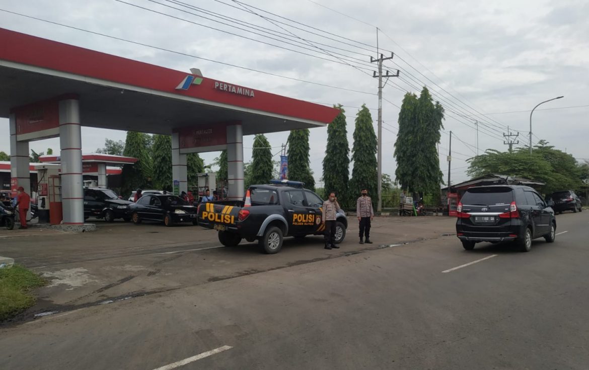 Pasca Harga BBM Naik, Polsek Sliyeg Tetap Menjaga Kondusifitas di SPBU