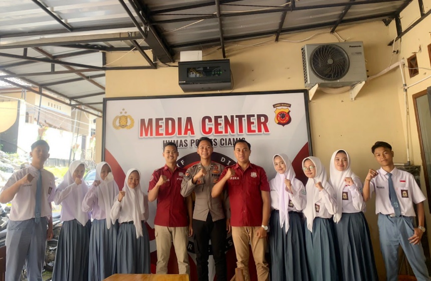 Bermaksud Dapatkan Ilmu PKN, Sejumlah Pelajar SMKN 1 Ciamis Kunjungi Ruangan Humas Polres Ciamis