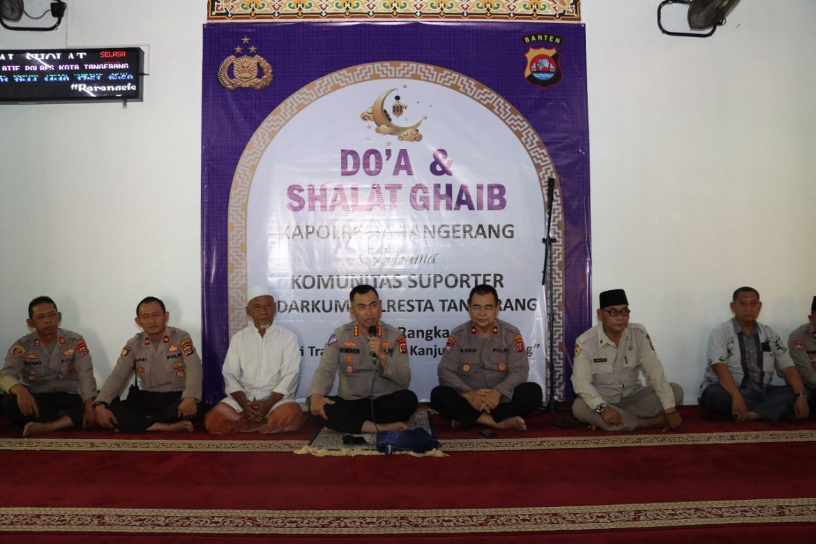 Kapolresta Tangerang Bersama Komunitas Suporter Gelar Shalat Gaib, Doakan Korban Kanjuruhan