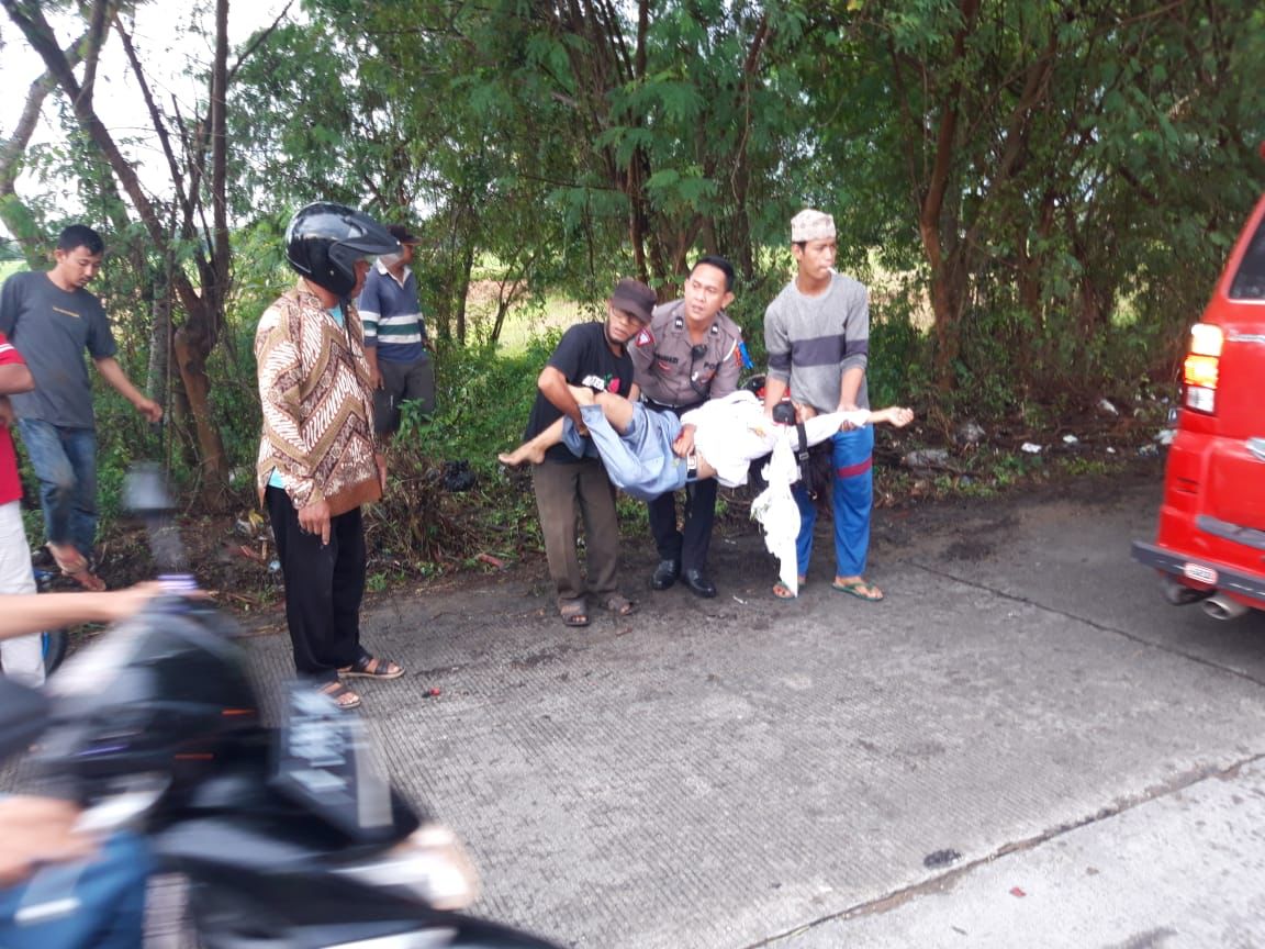 Pengendara Truk Tabrak Pelajar, Satlantas Polresta Tangerang Evakuasi Korban