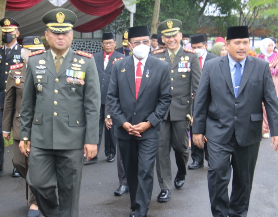 Bupati Herdiat Hadiri Upacara HUT TNI Ke – 77 di Taman Lokasana Ciamis