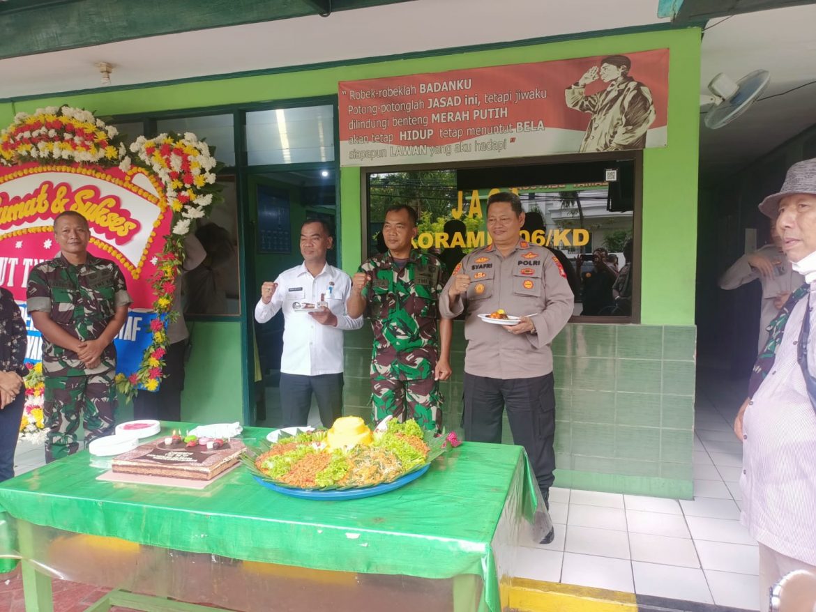 Memperingati Hut TNI ke 77, Jajaran Polsek Kalideres Jakarta Barat Menyambangi Mako Koramil Kalideres