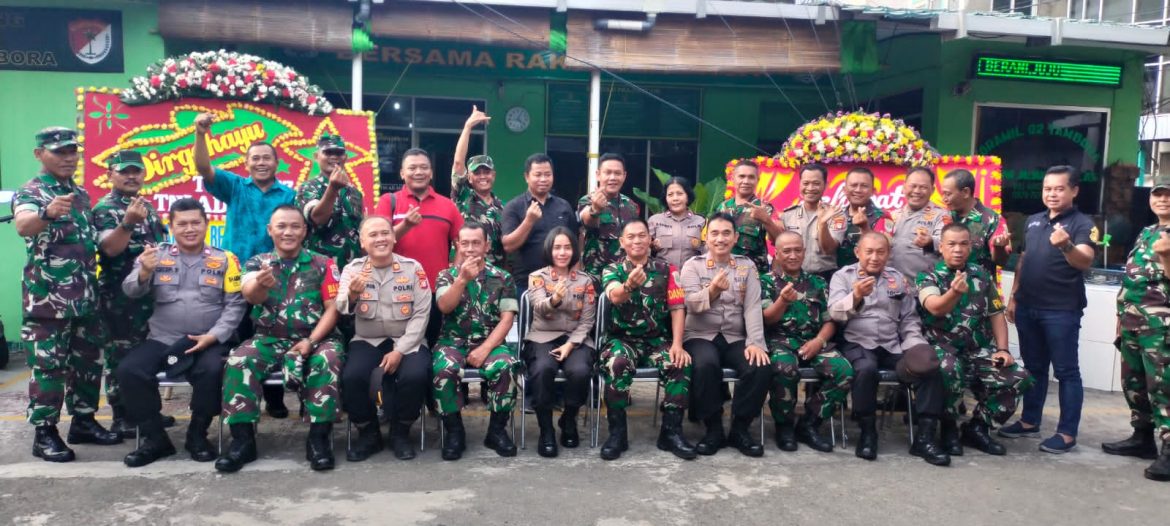 Memperingati Hut TNI ke 77, Koramil 02 Tambora jakarta barat diberikan kejutan oleh Polsek Tambora