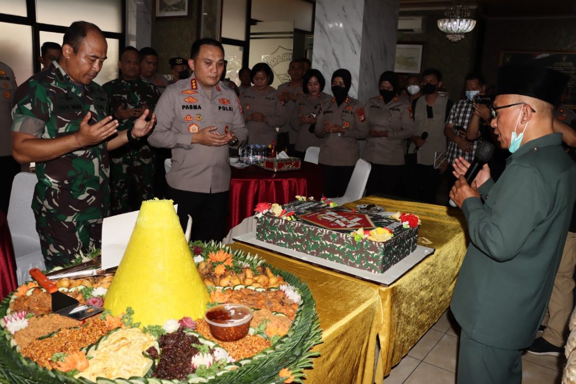 Di Hari Jadinya TNI yang ke – 77, Polres Metro Jakarta Barat Geruduk Mako kodim 0503 JB