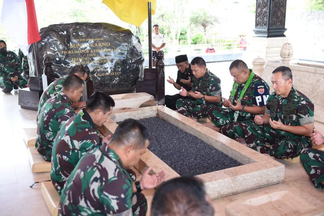 Jenderal Dudung Ziarah Ke Makam Bung Karno