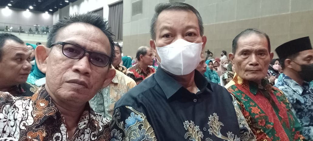 RW 01 Kelurahan Angke Raih Penghargaan Capaian Vaksinasi Tertinggi Se-Jakarta Barat