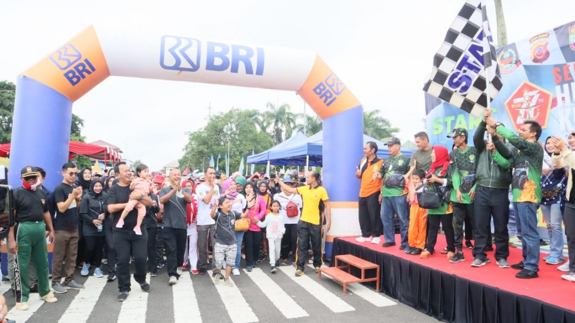 Wujud Sinergitas Polri Bersama TNI, Wakapolres Ciamis Hadiri Kegiatan Jalan Sehat HUT TNI Ke-77