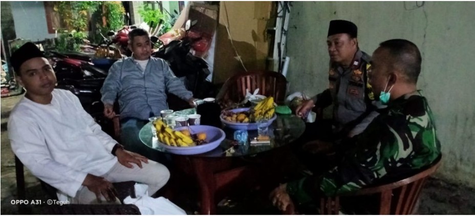 Babinsa Koramil 07/KB Giat Siskamling Bersama Ketua RW 06 ,Kel Kembangan Selatan