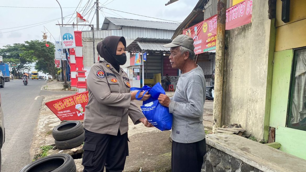 Humas Polres Ciamis Dalam Rangka HUT Humas Polri Ke- 71 Secara Mobile Kembali Menggelar Baksos