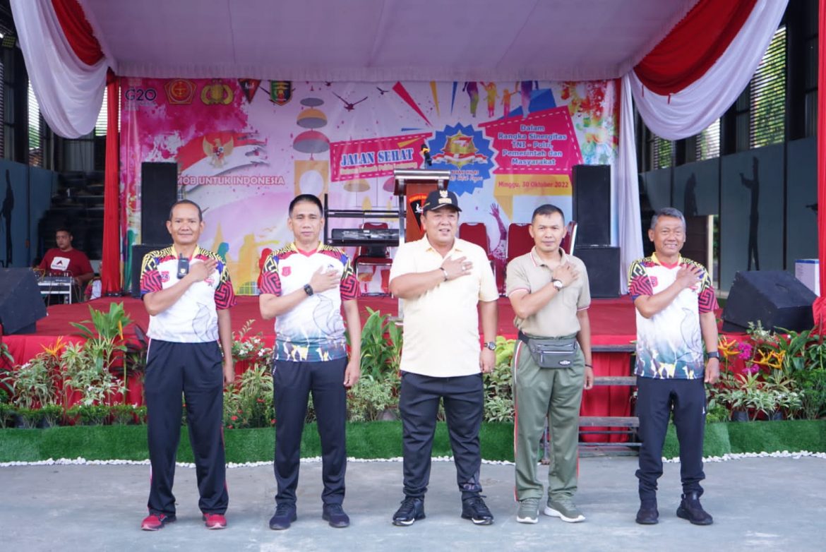 Kapolda Lampung Bersama Gubernur Lampung dan Unsur TNI buka jalan sehat di Mako Brimob