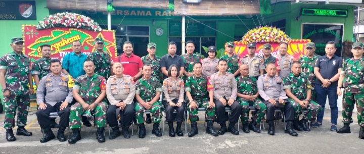 Pada Peringatan HUT TNI ke 77 Koramil 02 Tambora Jakarta Barat Diberikan Kejutan Oleh Polsek Tambora