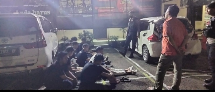 Tim Patroli Perintis Presisi Polres Metro Jakarta Barat Mengamankan 9 Orang Remaja Yang Diduga hendak Melakukan Aksi Tawuran